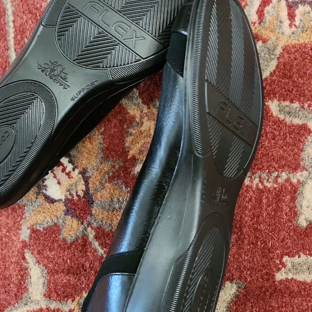 Life's stride velocity made with memory foam Elegant Black Women's Flats